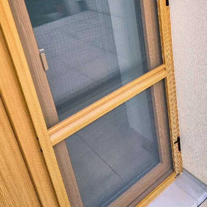 Otevíravá dveřní síť Brno