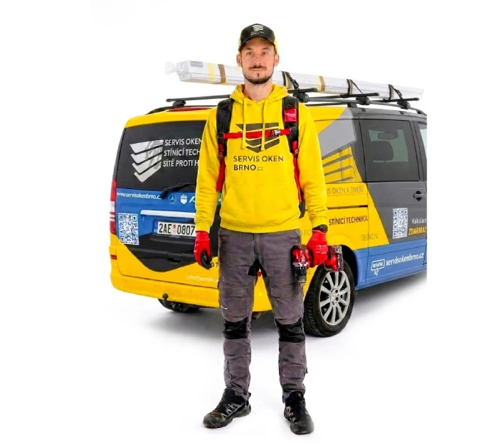 Servis oken Brno - Technik s vozem
